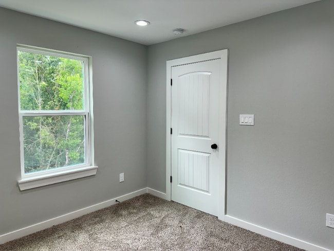 Building Photo - 8404 Tate St