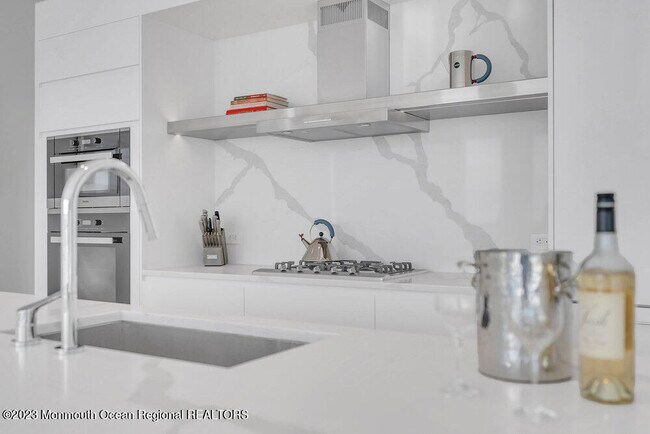 Building Photo - 1101 Ocean Ave N