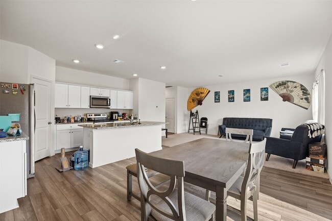 Building Photo - 7826 Pink Dahlia Dr