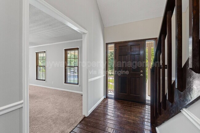 Building Photo - 255 Silver Maple Rd