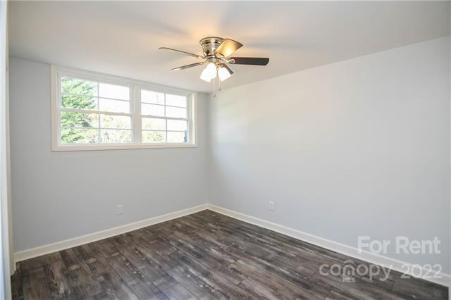 Building Photo - 9025 Longview Dr