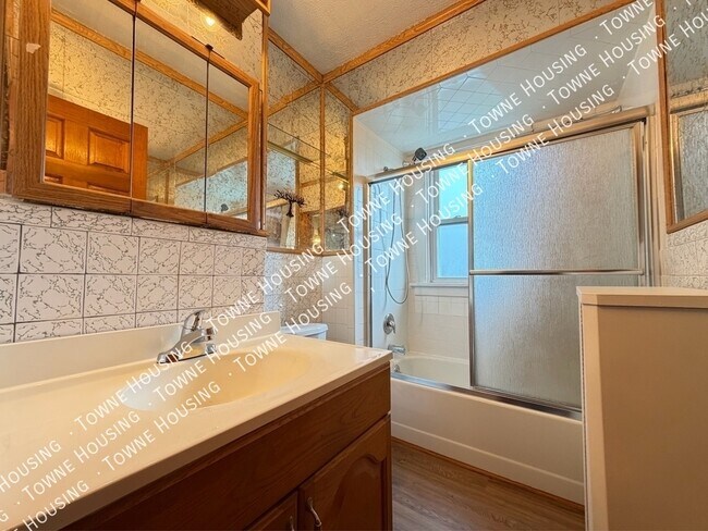 Building Photo - 144 Lovering Ave