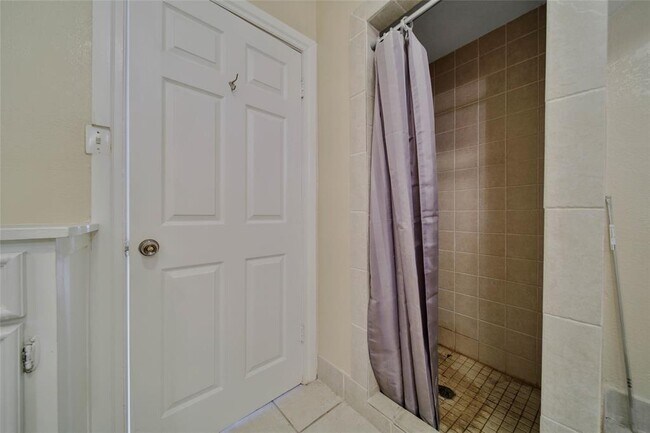 Building Photo - 5208 Harrisburg Blvd