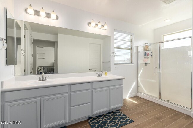 Building Photo - 5747 S Labelle