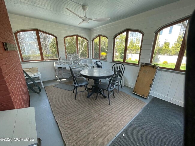 Building Photo - 211 Cedar Ave