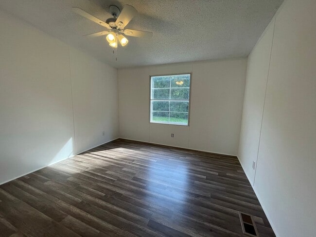 Building Photo - Recently Renovated Home