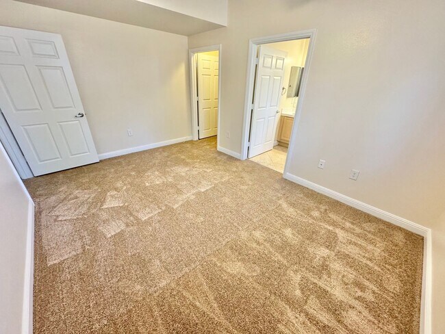 Building Photo - Inviting Condo with Open Floor Plan in Southwest Las Vegas