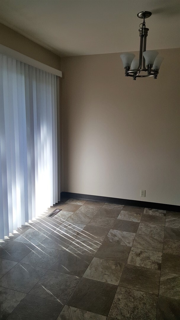 Building Photo - l1508