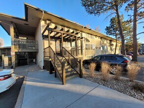 Building Photo - 809 S Circle Dr
