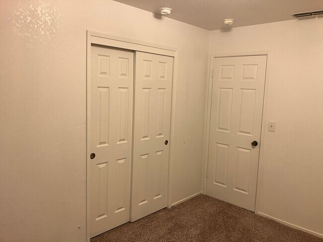 Building Photo - 3813 Saguaro Cir
