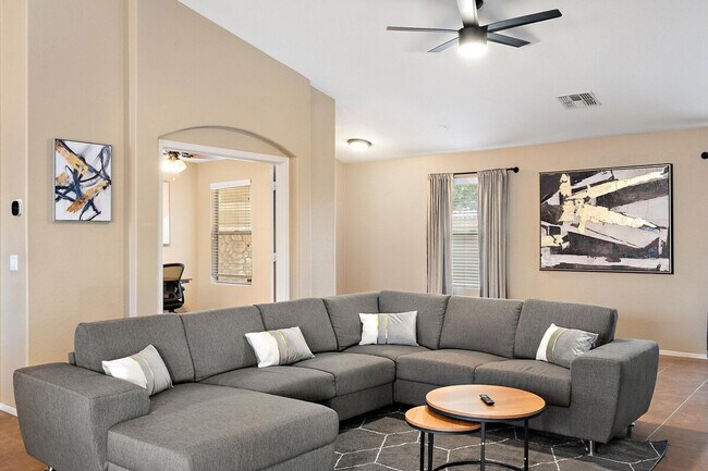 Building Photo - 2949 E Crescent Way