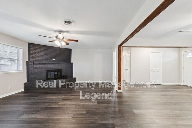 Building Photo - 7009 Corona Dr