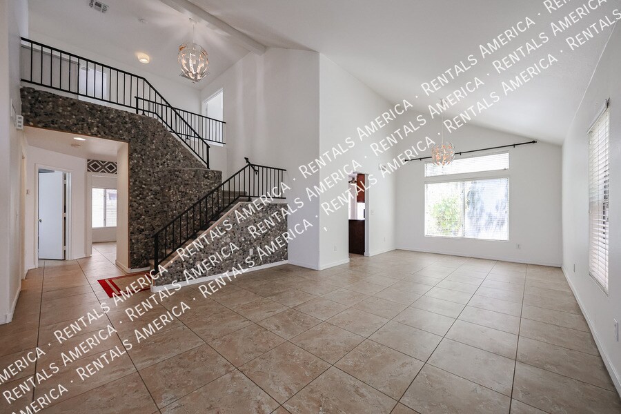 Building Photo - 820 N Granada Dr