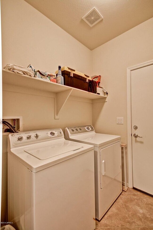 Building Photo - Gorgeous 4 Bed single level home at  Fireside - Norterra