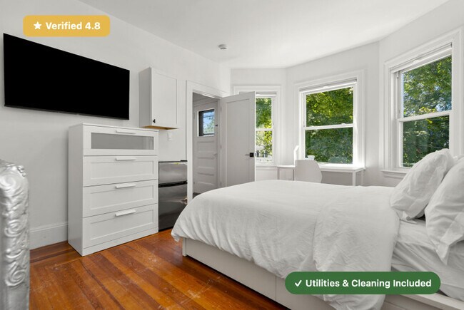 Building Photo - RoostUp Furnished Private Bedroom with Pri...
