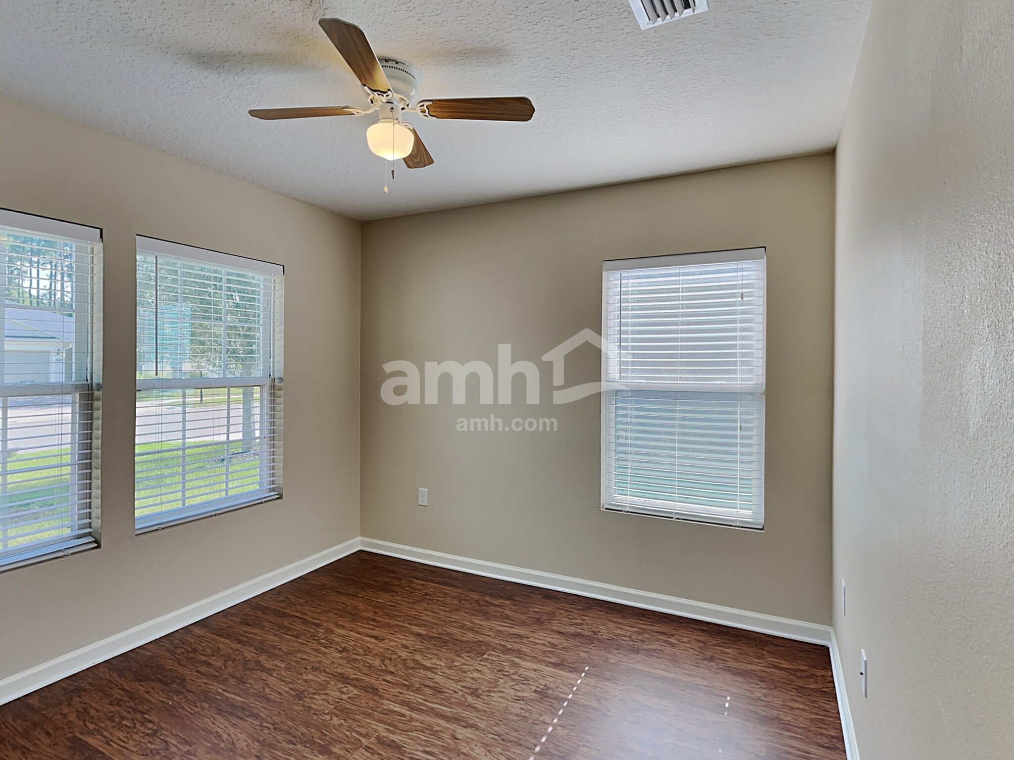 Building Photo - 563 Worcester Ct