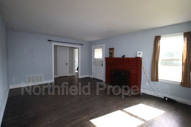 Building Photo - 1905 Fourth St