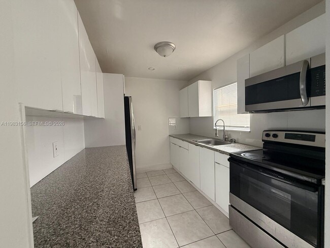 Building Photo - 1513 NW 15th Ave