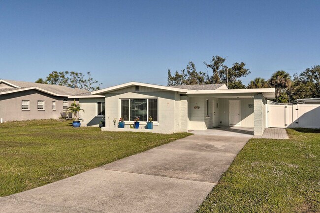 Building Photo - 1017 Pineland Ave