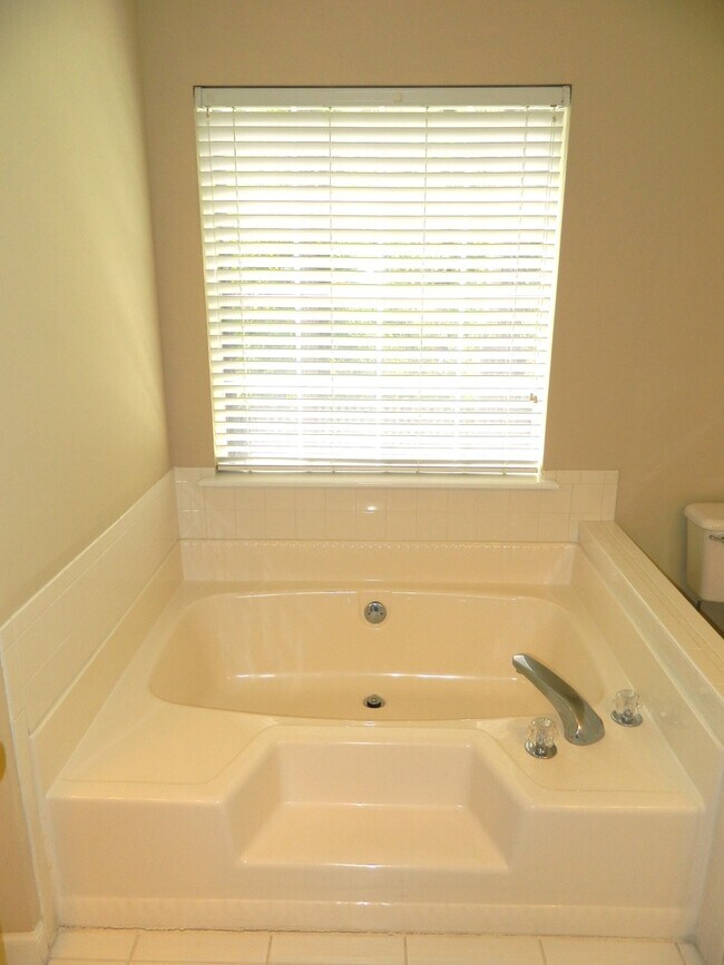 Building Photo - 789 Osprey Ln