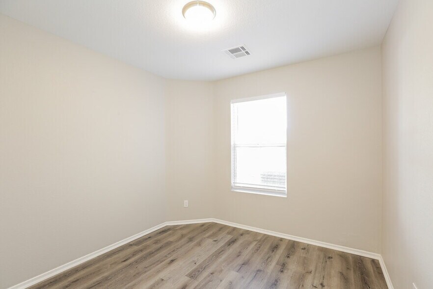 Building Photo - 16183 W Buchanan St