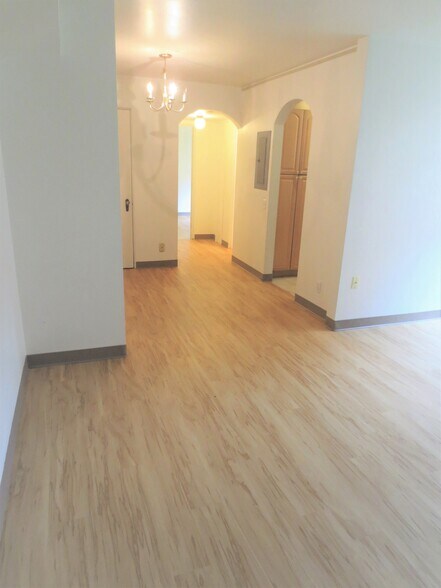 Building Photo - 5712 Phillips Ave