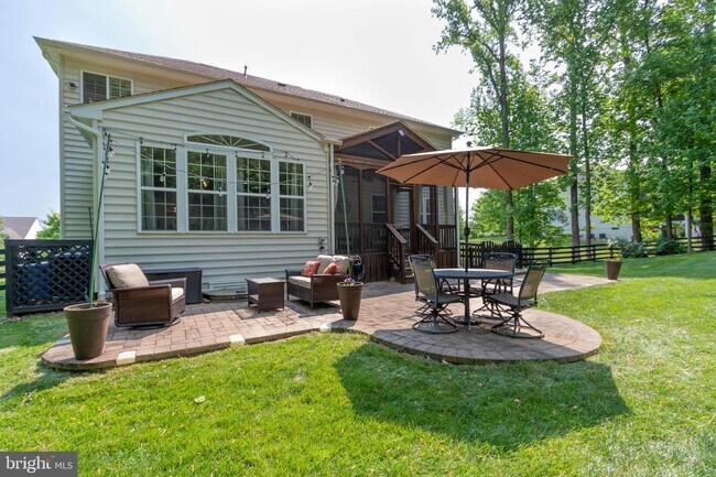 Building Photo - 8061 Side Hill Dr