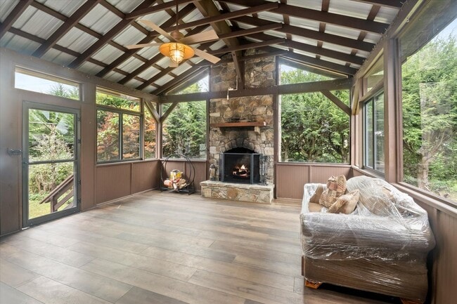 Building Photo - House and Workshop