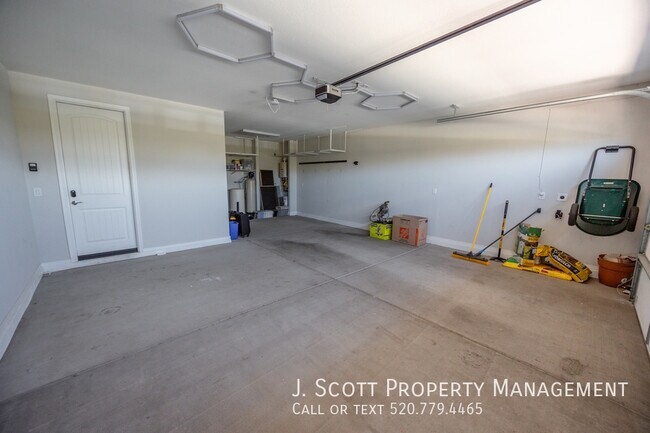 Building Photo - 5839 N 88th Ln