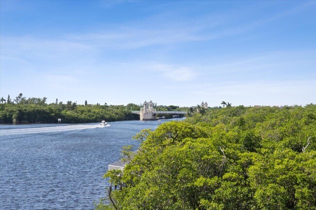 Building Photo - 689 NE 6th Ct