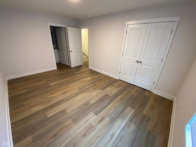 Building Photo - 2137 Bellefontaine St