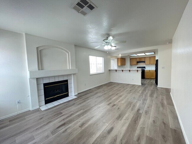 Building Photo - Carry Over Showing: This property has been...