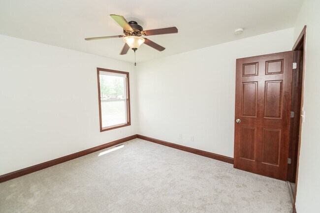 Building Photo - 3 Bedroom / 2 Bathroom Home for Rent in Va...