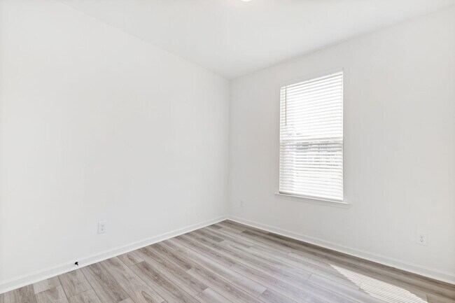 Building Photo - Rolesville Gem: Elegant 5-Bedroom Home wit...