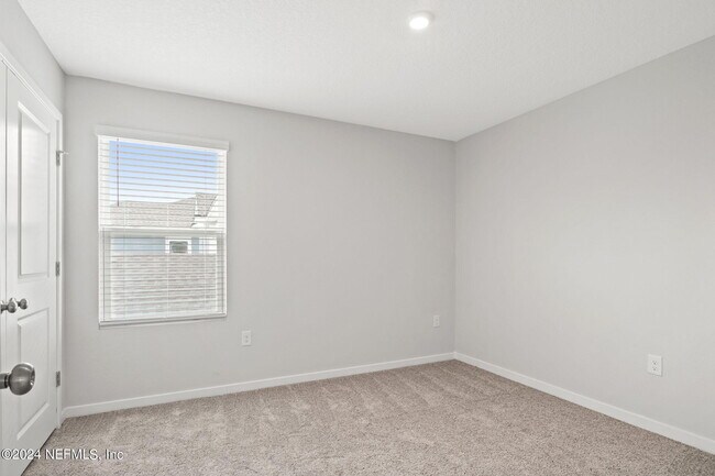 Building Photo - 14726 Cashew Ave