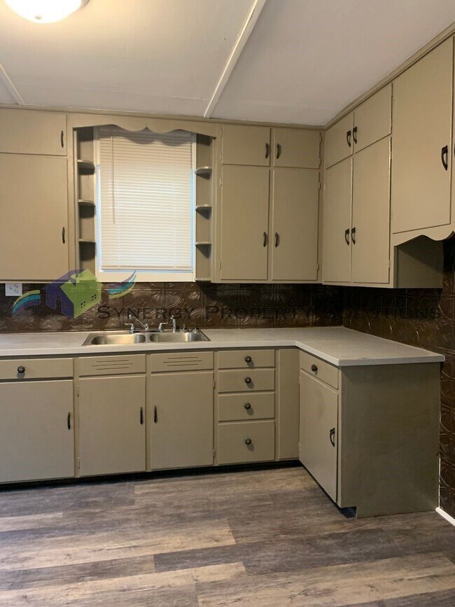 Building Photo - Galion Home