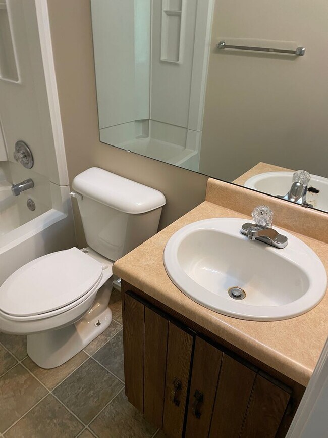 Building Photo - Available Now! 2 bedroom 2 bathroom condo in the heart of O'Fallon MO