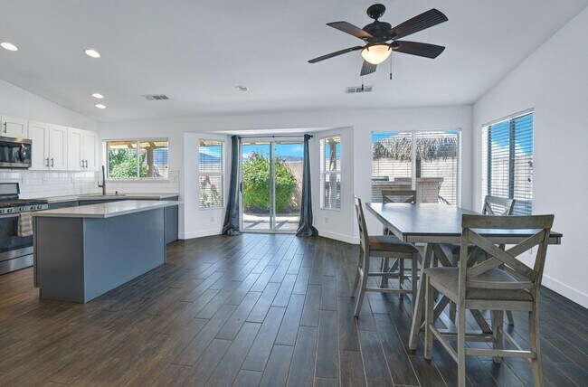 Building Photo - AVAILABLE NOW!! GORGEOUS 3 Bedroom 2 Bathroom Home in Indio!