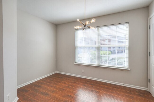 Building Photo - 240 Arapaho Dr