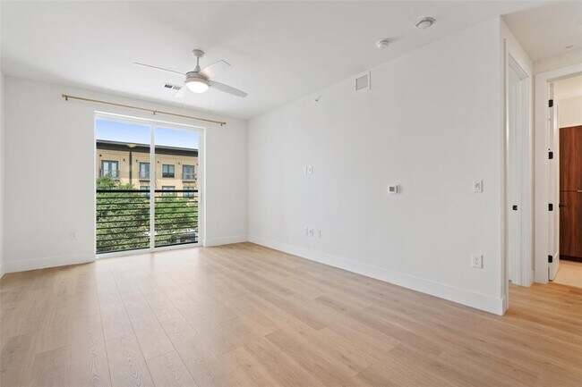 Building Photo - 1701 Simond Ave