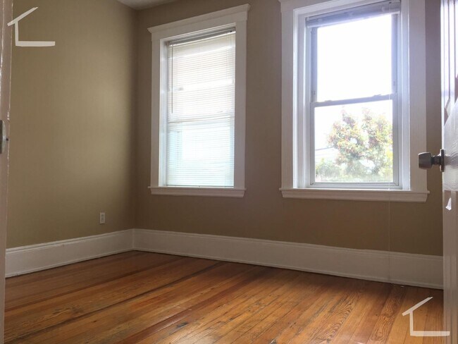 Building Photo - 15 Litchfield St