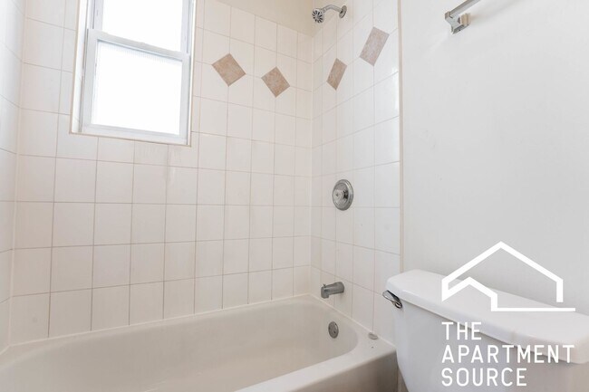 Building Photo - Spacious 4BR/2BA in Logan Square — Steps from the Blue Line!