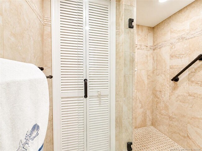 Building Photo - 10044 S Ocean Dr