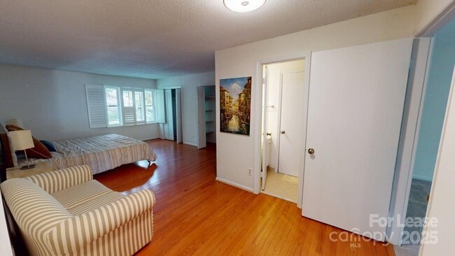 Building Photo - 4025 Woodfox Dr