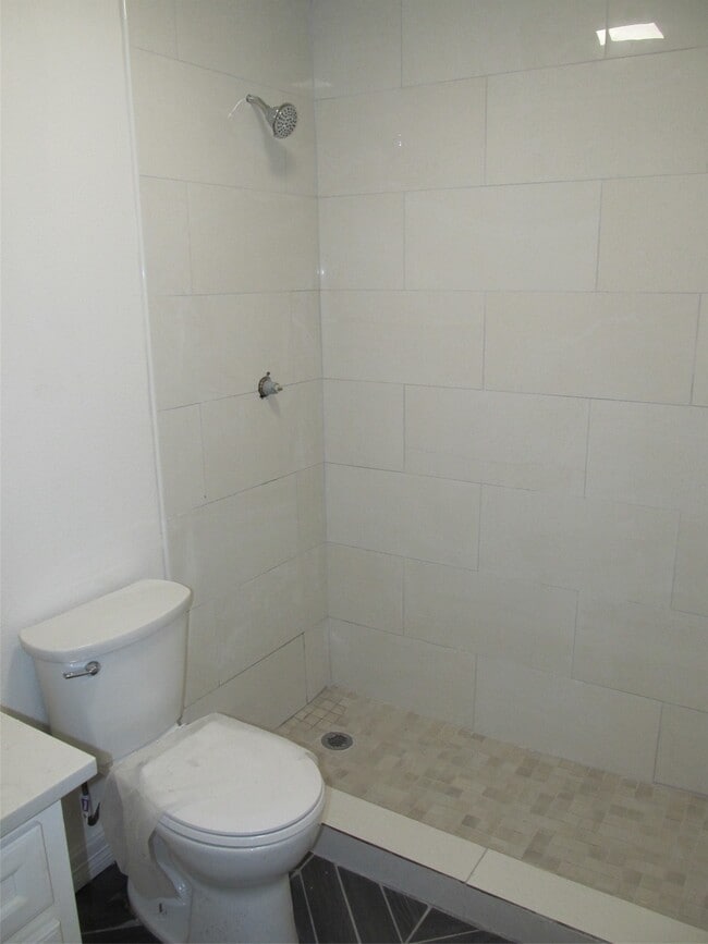 Building Photo - 1213 Trimm Ave