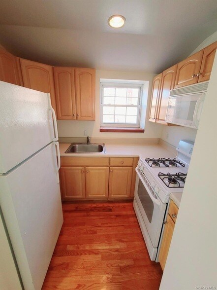 Building Photo - 67-08 Exeter St