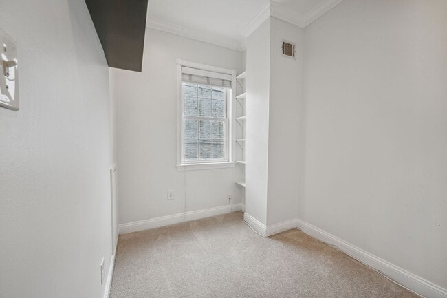 Building Photo - Charming 2 Bedroom in Foggy Bottom