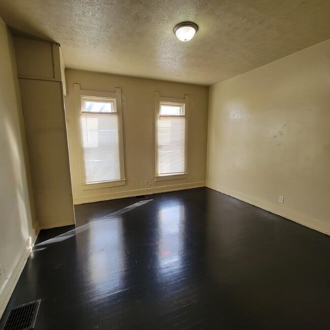 Building Photo - Near Southside 2BR House on Quiet Street!