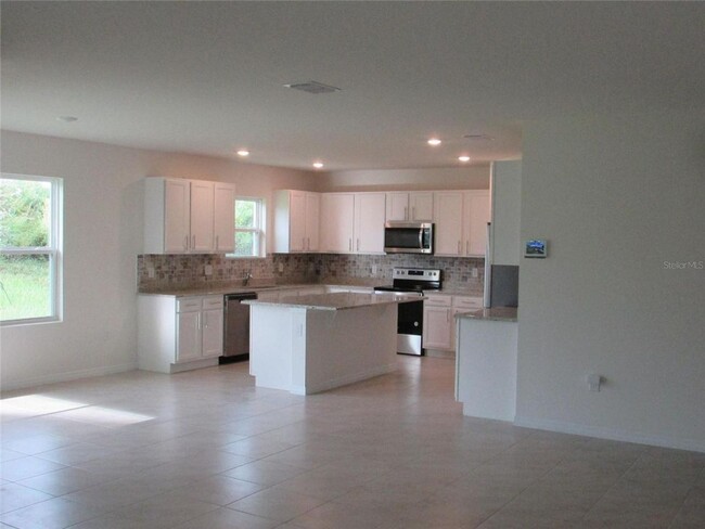 Building Photo - 4 BEDROOMS, 3.5 BATHS SINGLE FAMILY HOME I...