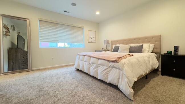 Building Photo - Outdoor Oasis 3 Bedroom Home in Horizon Pointe - Available Jan 1st